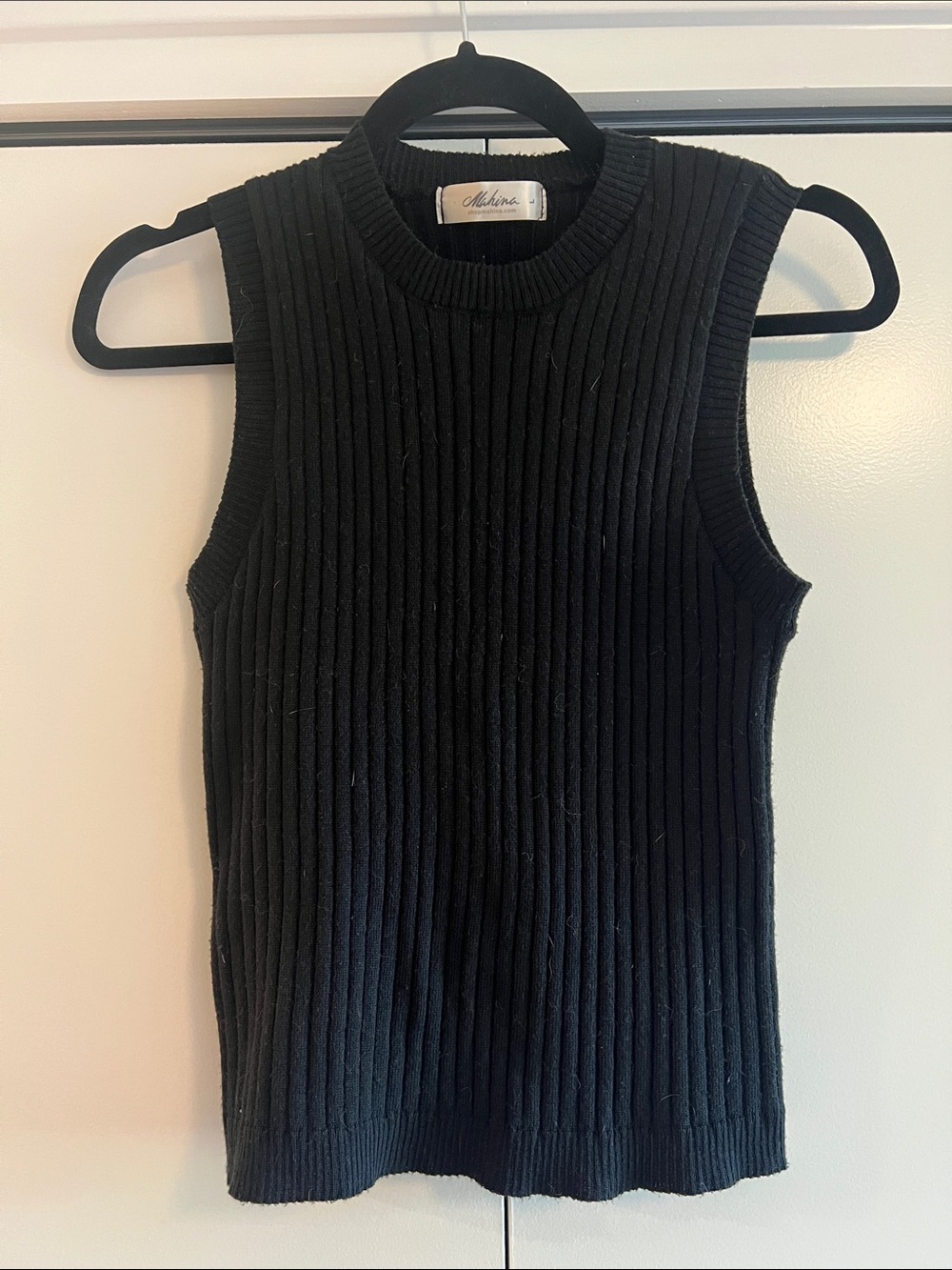 mahina Black Ribbed Sleeveless Crewneck Sweater Tank